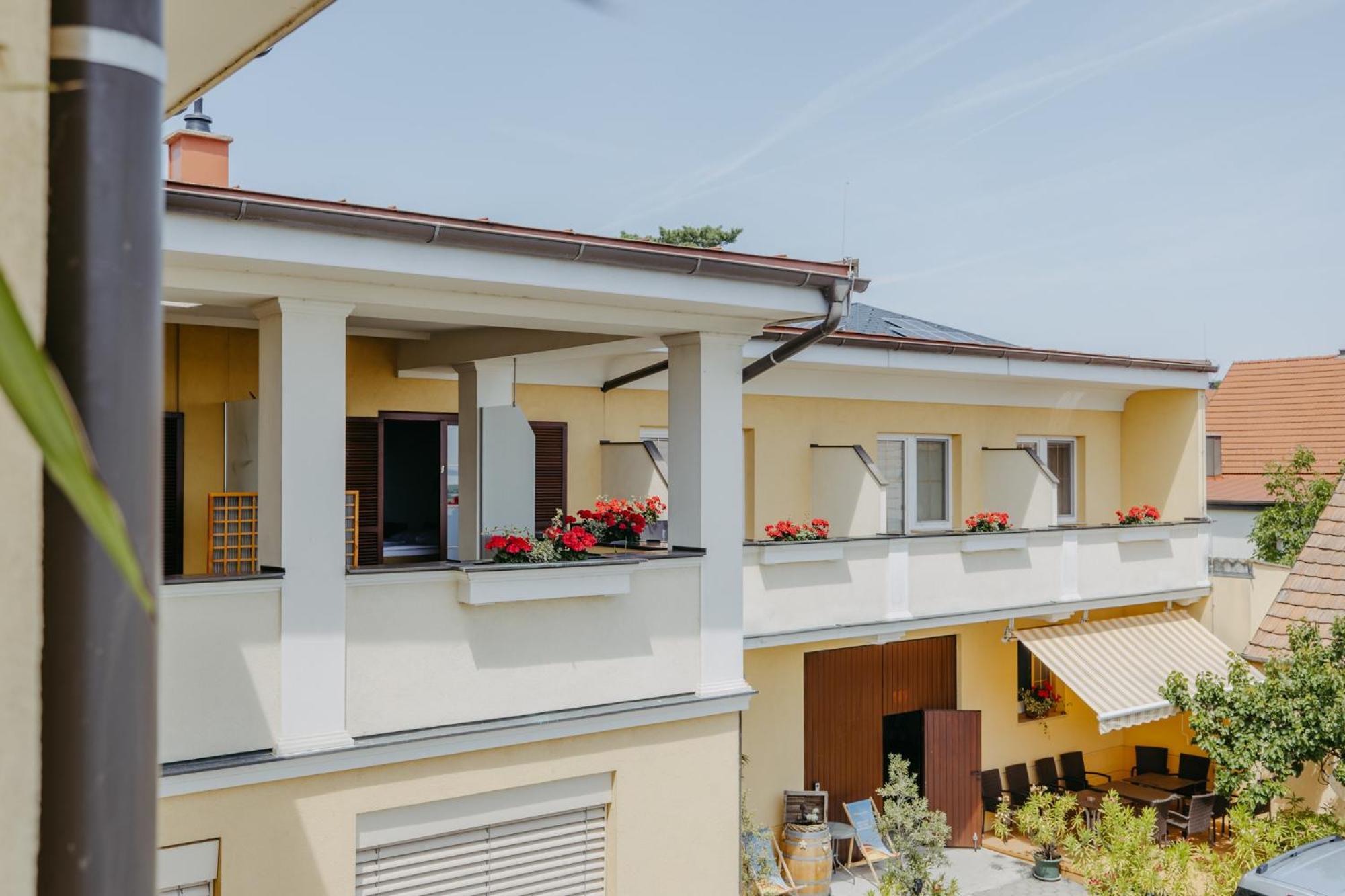 Hotel Haus Martin - Schneeberger Mörbisch am See Exterior foto