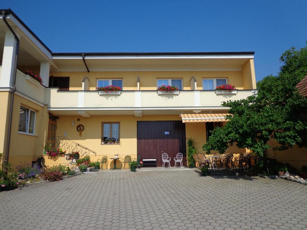 Hotel Haus Martin - Schneeberger Mörbisch am See Exterior foto